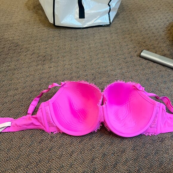 Pink Bra - Picture 3 of 5